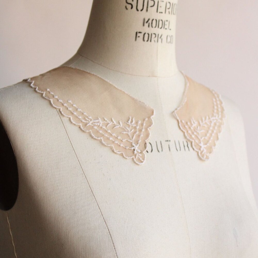 Vintage Ivory Lace Appliques, Pair of 9" Long Collar Pieces - Picture 7 of 10